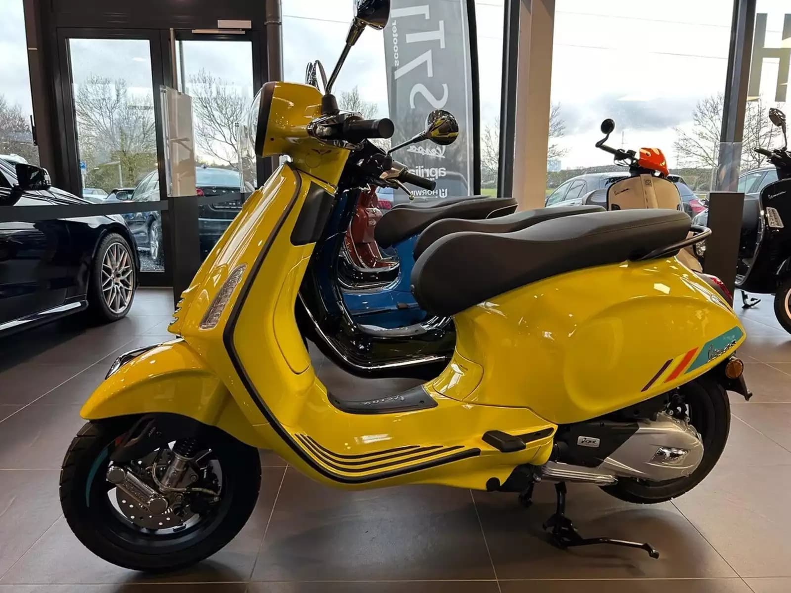 Vespa Primavera 125 S - Photo 1