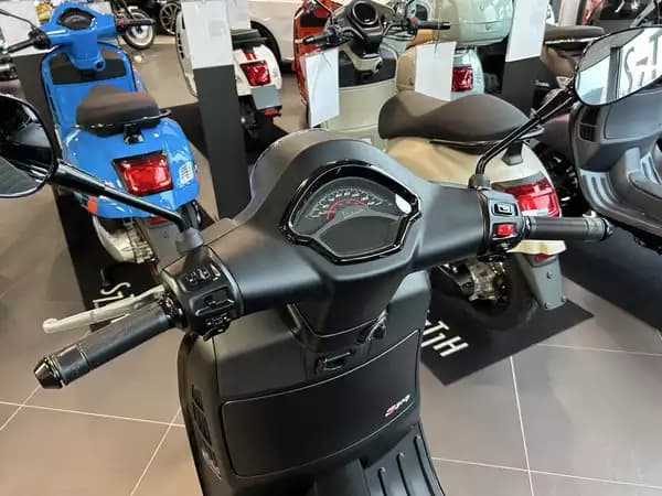 Vespa GTS 125 Super Sport - Photo 3