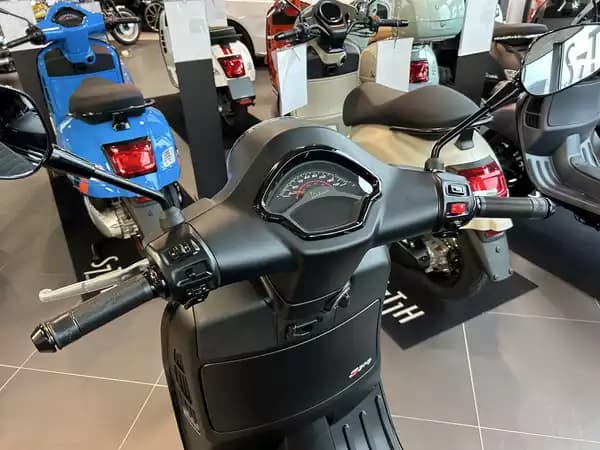 Vespa GTS 310 Super Sport - Photo 3