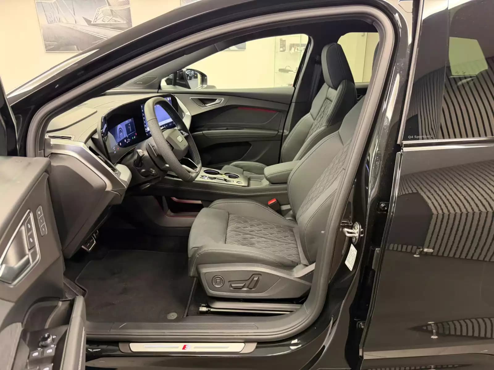 Audi Q4 e-tron SUV S line Performance 286 CH / 210 kW - Photo 1
