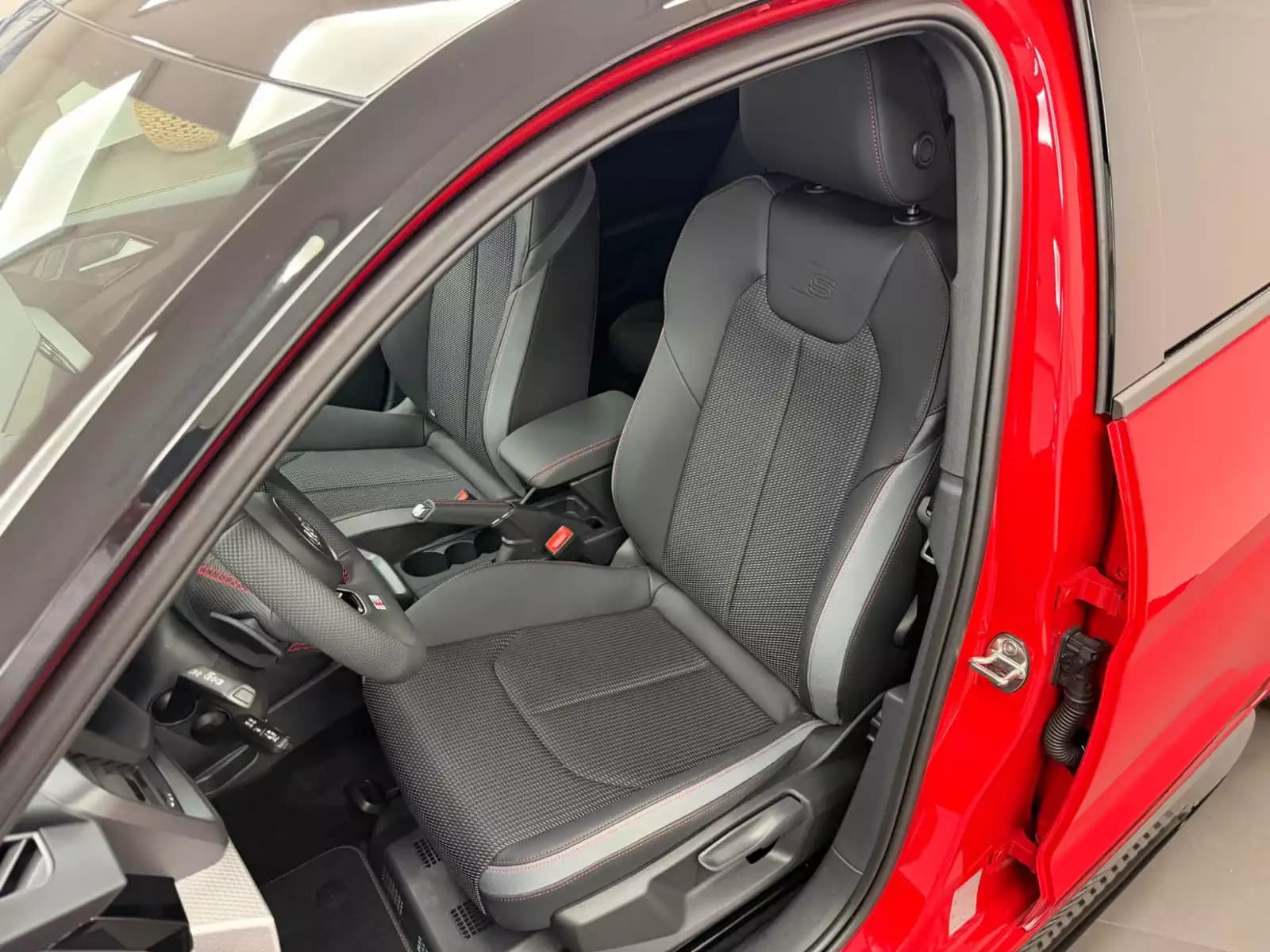 Audi A1 Sportback S line 207 CH / 152 kW S tronic - Photo 1