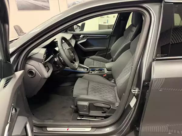 Audi S3 Sportback TFSI 333 CH / 245 kW S tronic quattro - Photo 2