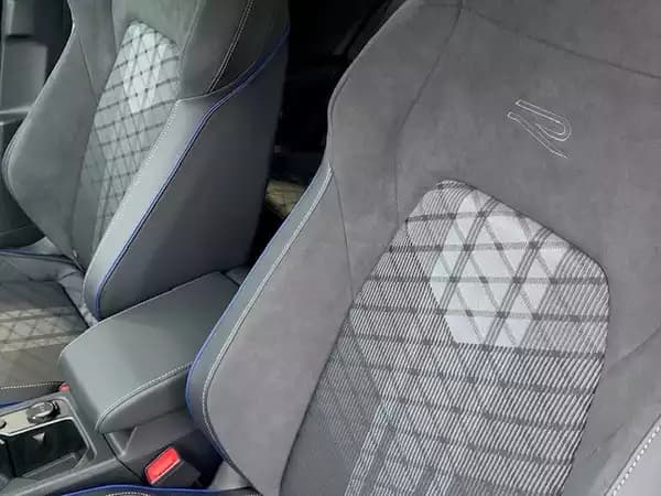 Volkswagen Golf R-LINE BLACK STYLE 1.5eTSI 150CV DSG7 - Photo 2