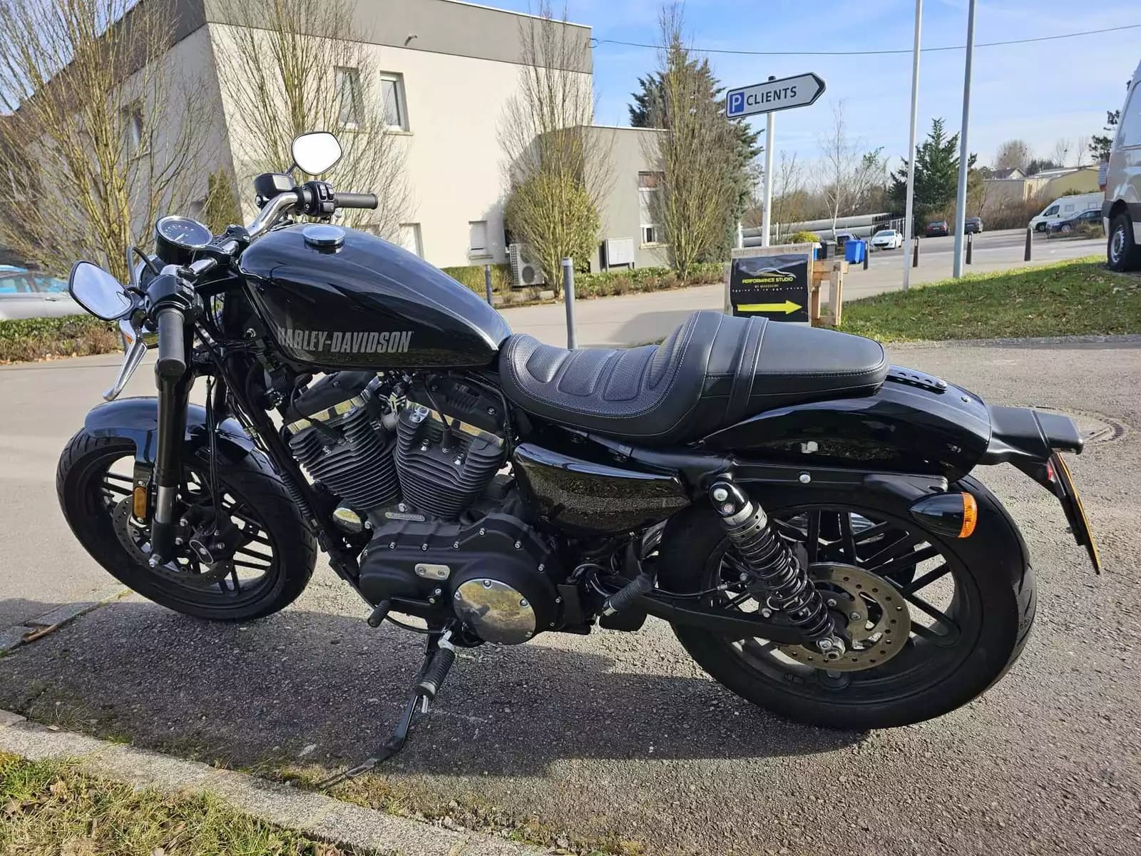 Harley-Davidson Roadster XL1200 - Photo 1