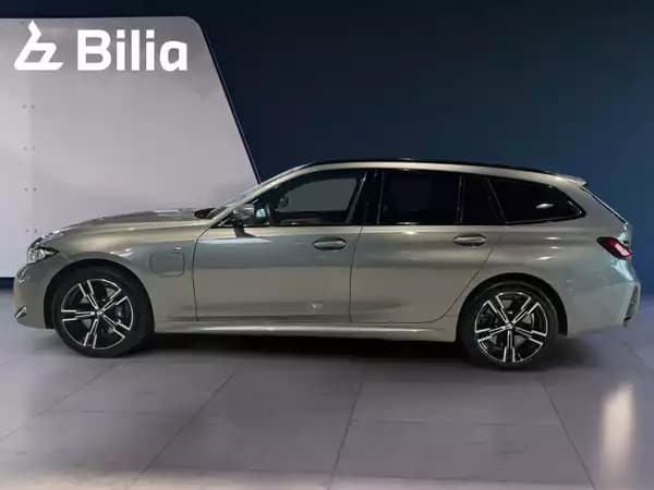 BMW 330 330e xDrive Touring M Sport - Photo 2