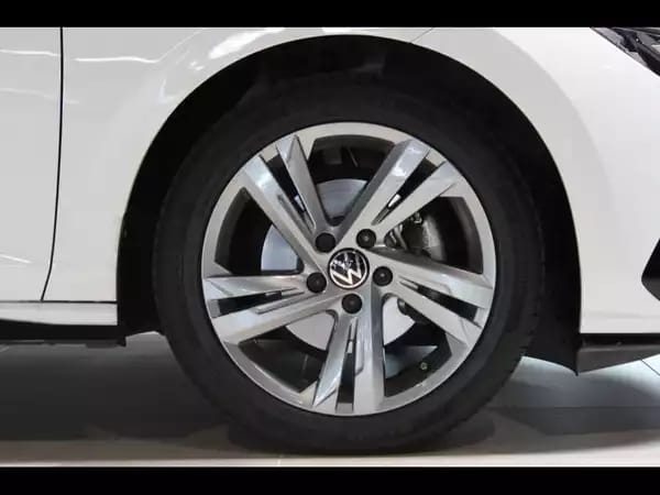 Volkswagen Golf VIII R-Line // 2023 - Photo 3