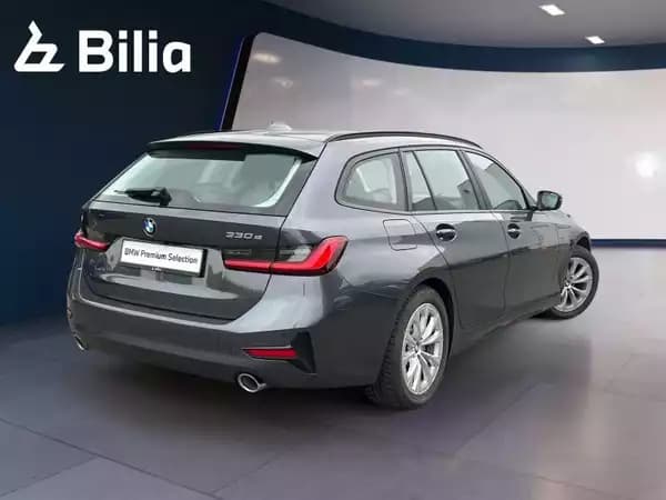 BMW 330 330e Touring - Photo 2