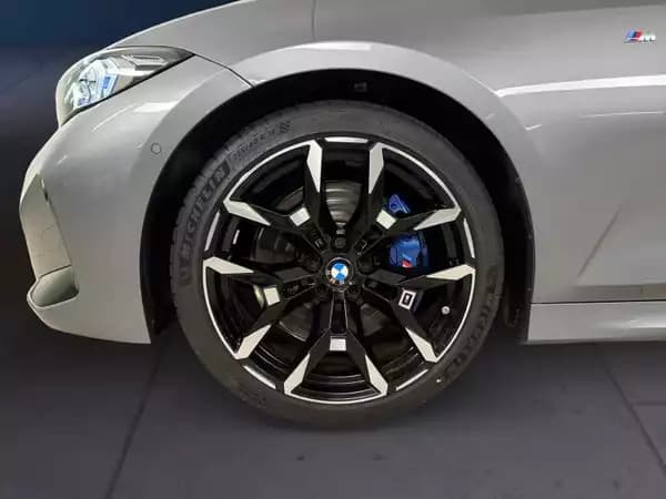 BMW 320 320i M-sport - Photo 3