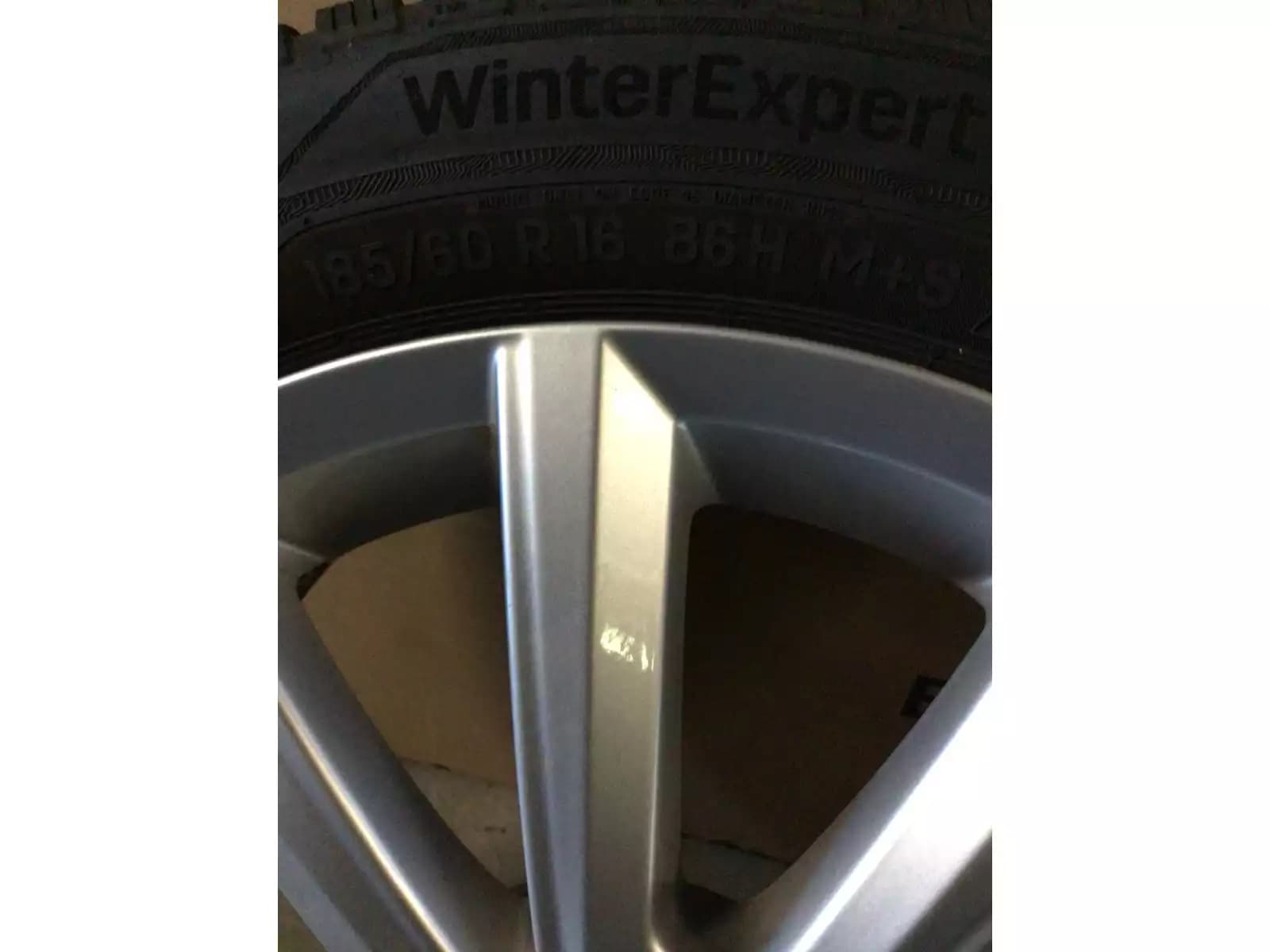 Jantes alu + Pneus hiver 16 185/60 R16 86H - Photo 1
