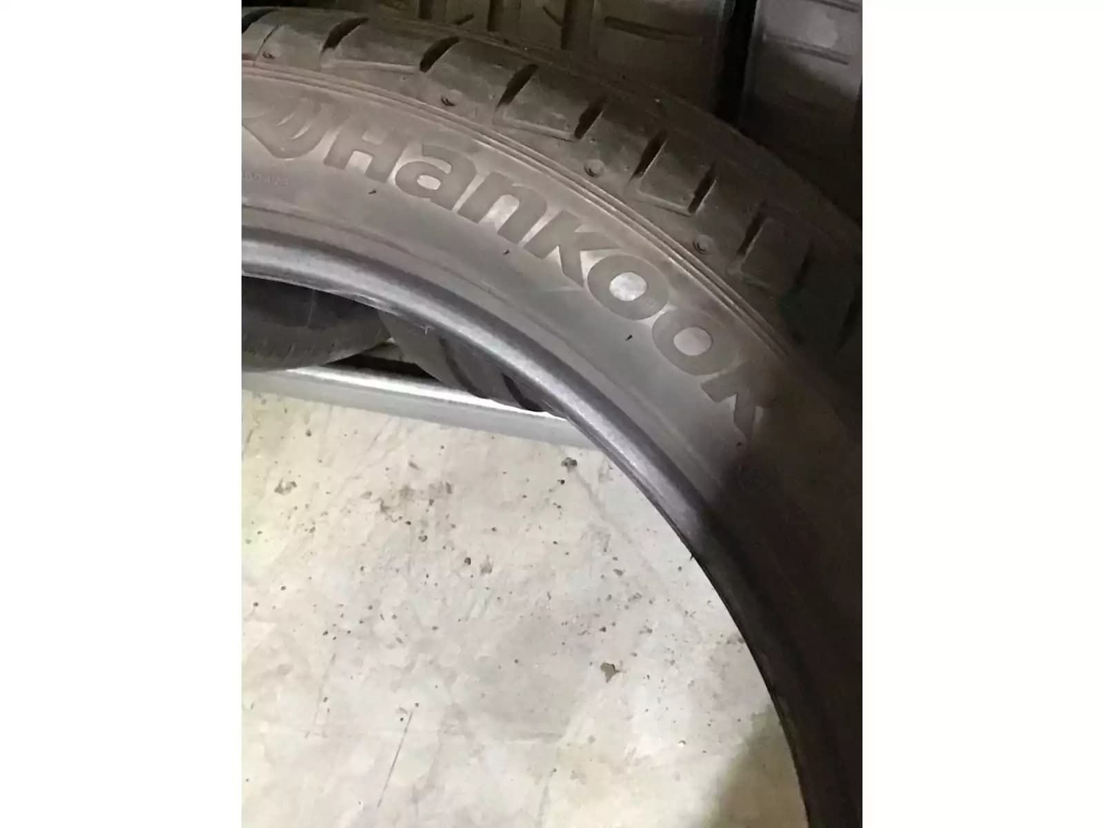 Pneus été 18 245/40 R18 93Y - Photo 1