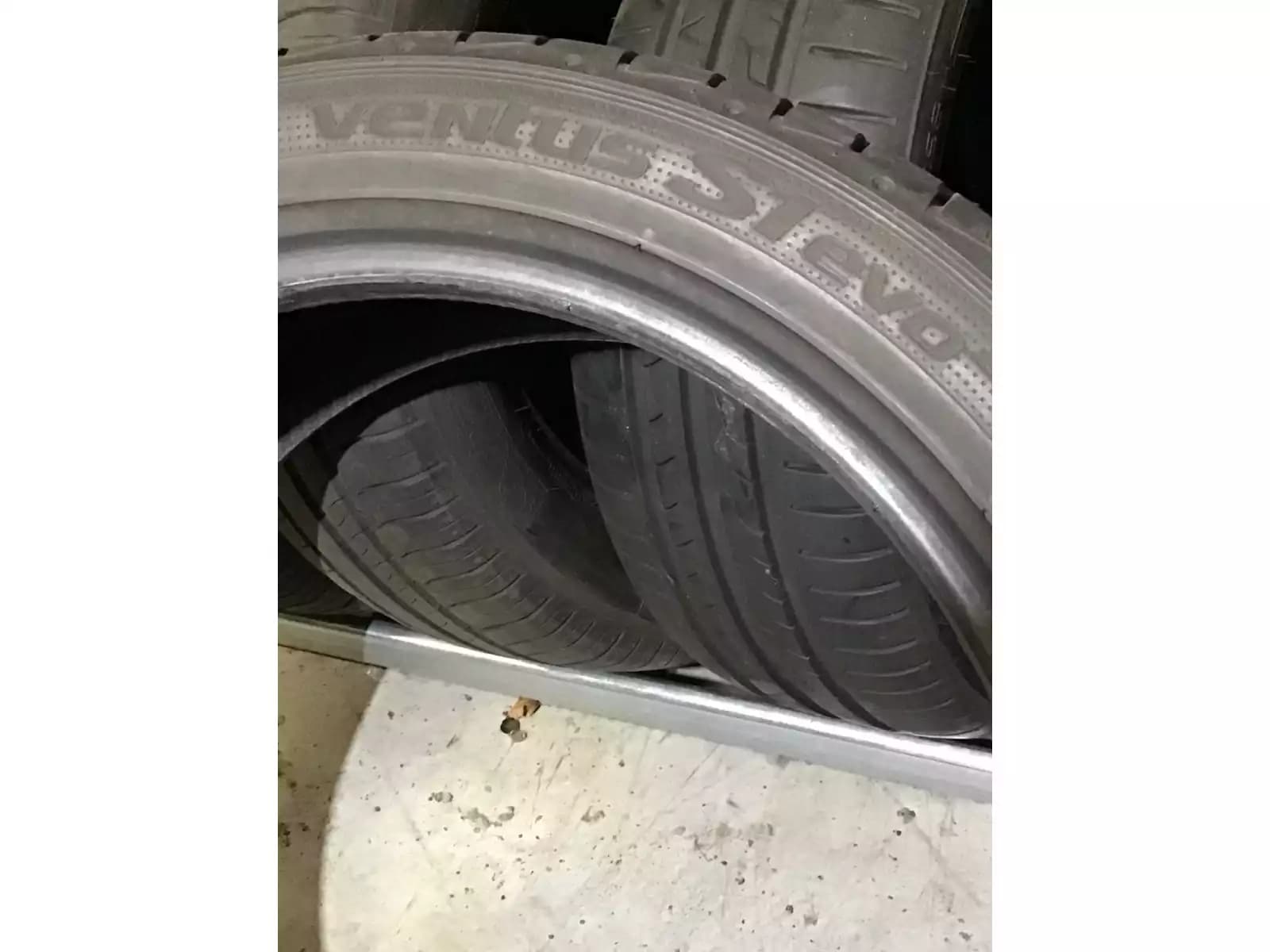 Pneus été 18 245/40 R18 93Y - Photo 1