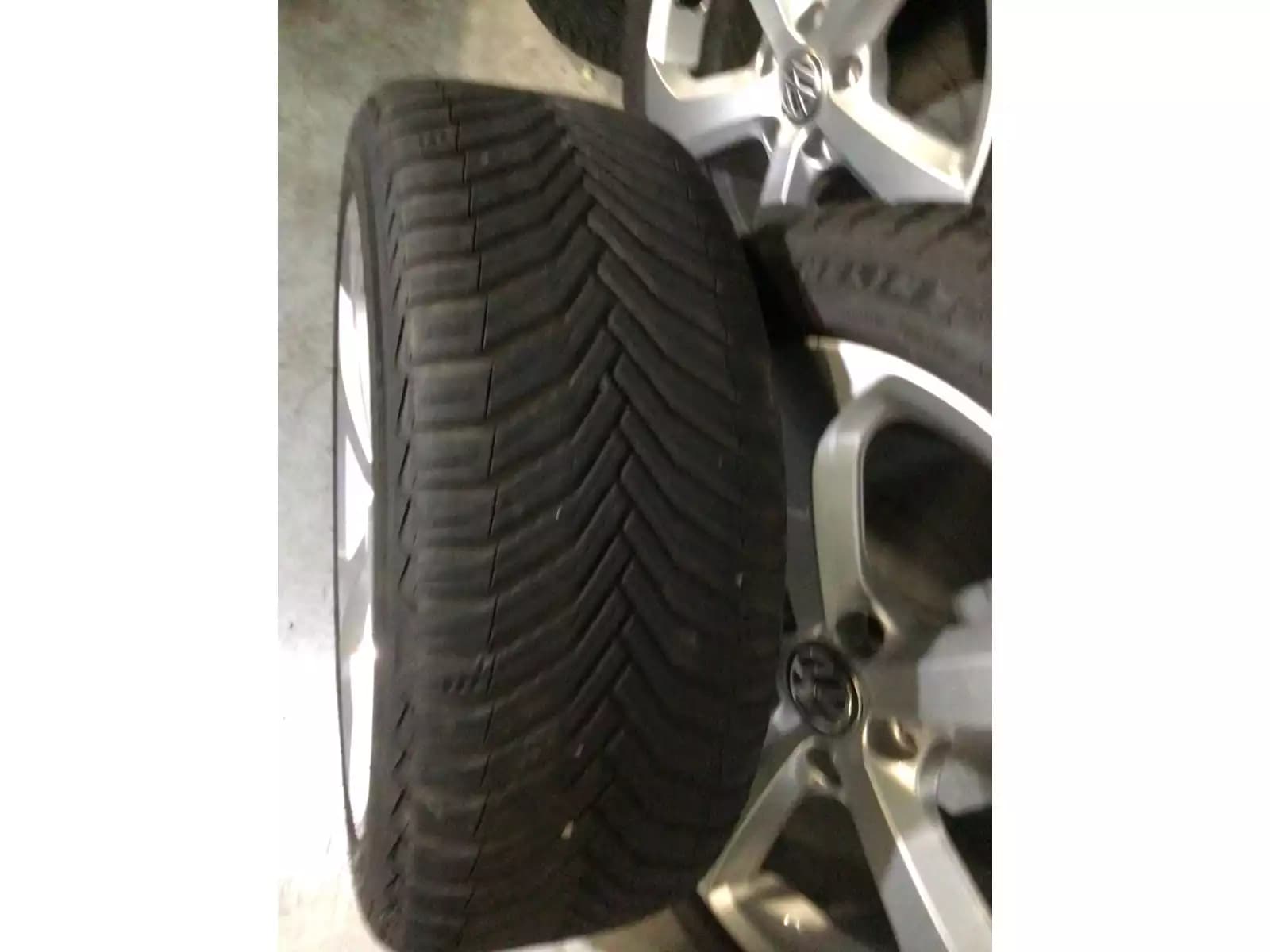 Jantes alu + Pneus toutes saisons 17 225/45 R17 94Y - Photo 1