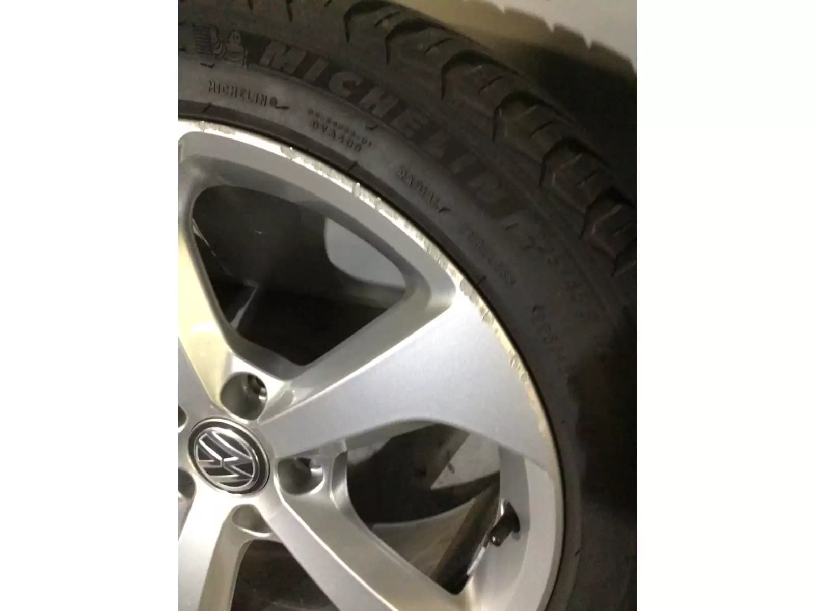 Jantes alu + Pneus toutes saisons 17 225/45 R17 94Y - Photo 1