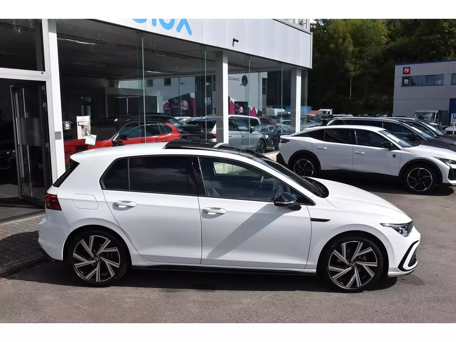 Volkswagen Golf 1.5 eTSI R-Line DSG TO ATT RMQ TRAVEL PARK CAM KEYLESS - Photo 1