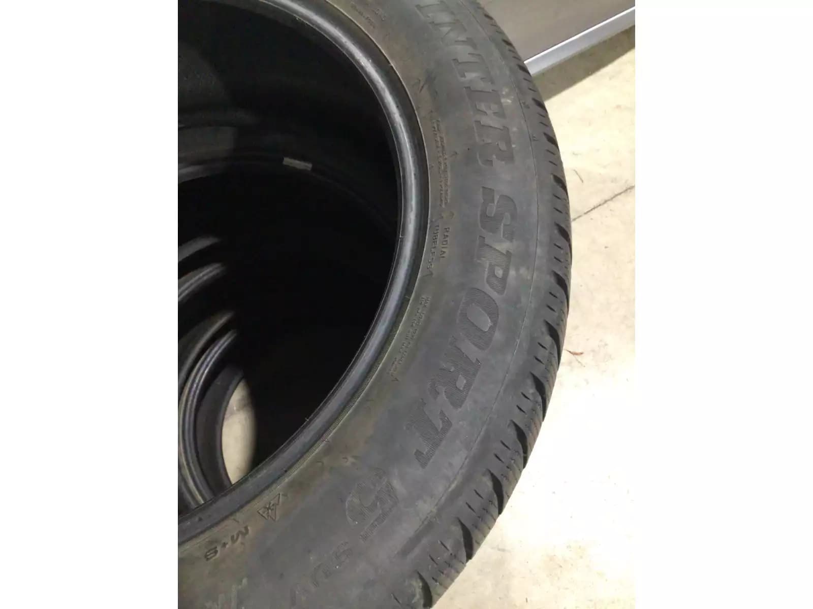 Pneus hiver 19 255/55 R19 111V - Photo 1