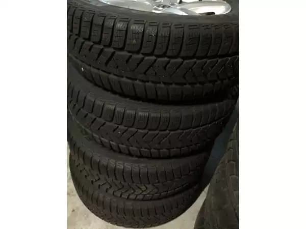 Jantes alu + Pneus hiver 16 215/60 R16 99H - Photo 2