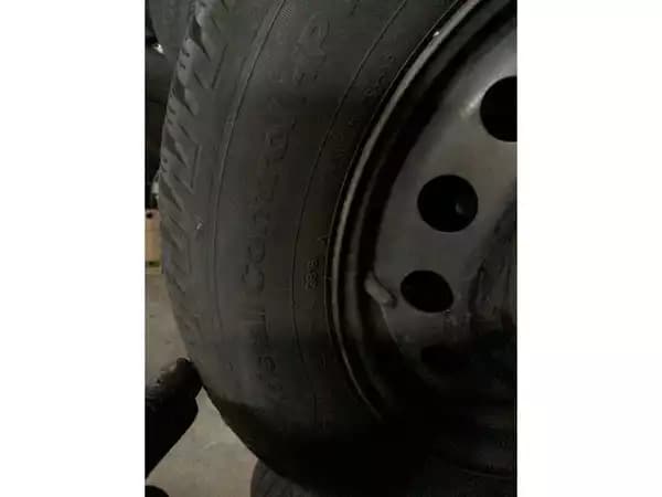 Jantes acier + Pneus hiver 16 215/60 R16 99H - Photo 2