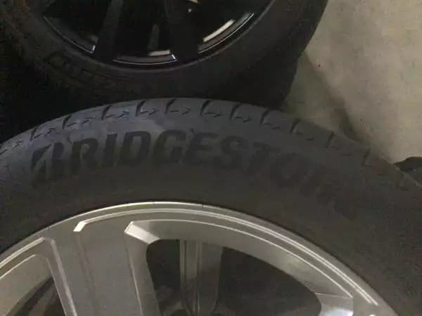Jantes alu + Pneus été 20 255/50 R20 109H - Photo 3