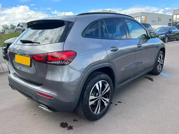 Mercedes-Benz GLA 180 GLA 180/APPLECARPLAY/AMG/18/KAMERA/LED/MERCEDES SERVICE - Photo 2