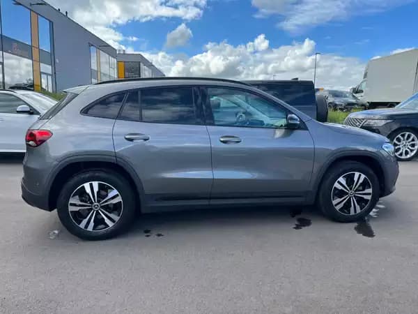 Mercedes-Benz GLA 180 GLA 180/APPLECARPLAY/AMG/18/KAMERA/LED/MERCEDES SERVICE - Photo 2