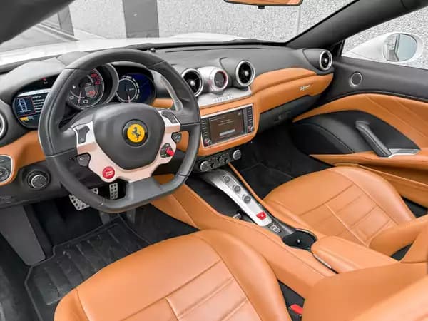Ferrari California California T / 3.9 V8 / 4-Sitzer / - Photo 2