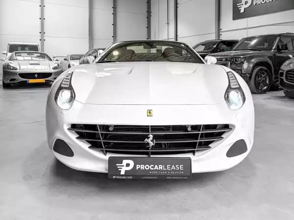 Ferrari California California T / 3.9 V8 / 4-Sitzer / - Photo 2