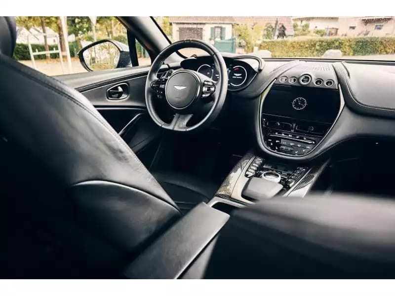 Aston Martin DBX - Photo 1