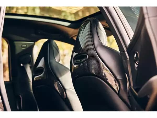 Aston Martin DBX - Photo 3