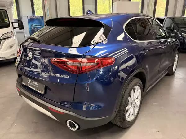 Alfa Romeo Stelvio 2.0 Turbo 16V Q4 - Photo 2