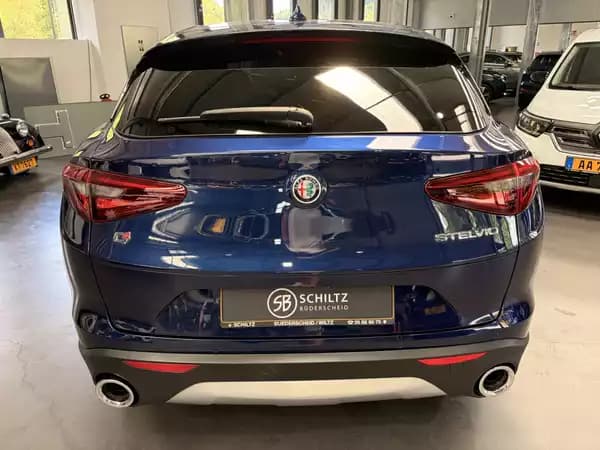 Alfa Romeo Stelvio 2.0 Turbo 16V Q4 - Photo 3