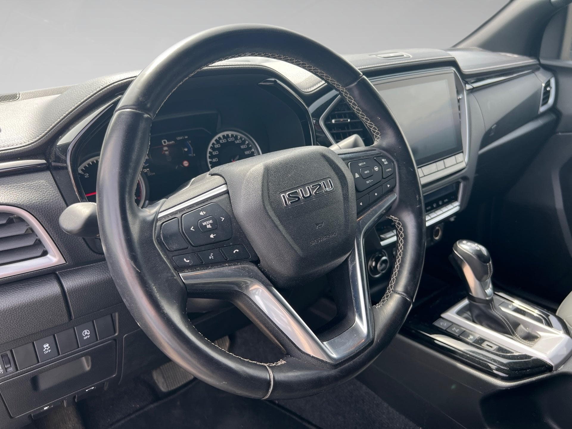 Isuzu D-Max D-MAX DC Euro6d V-Cross AT 4x4 - Photo 2