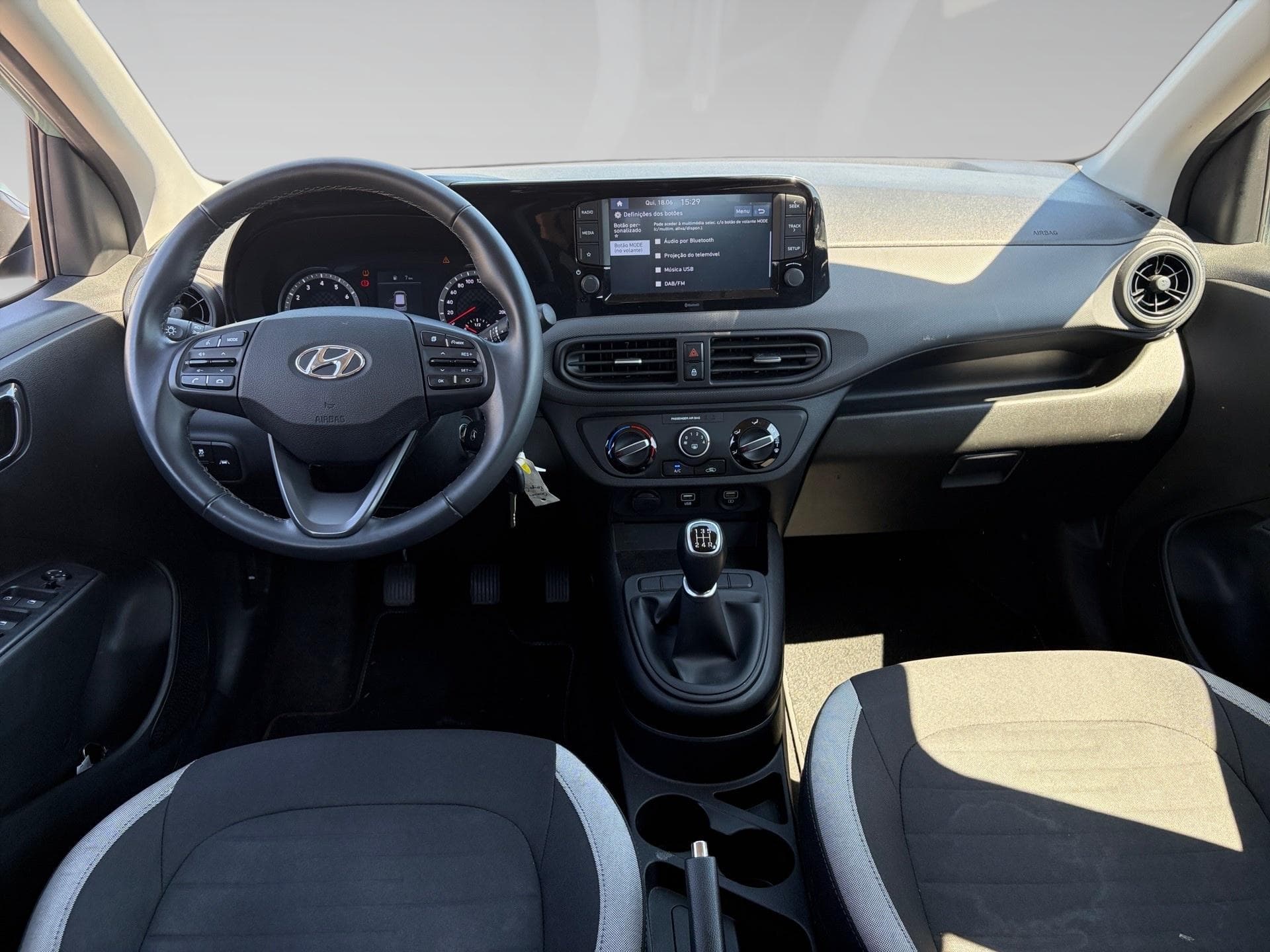 Hyundai i10 1.0 Twist AMT - Photo 3