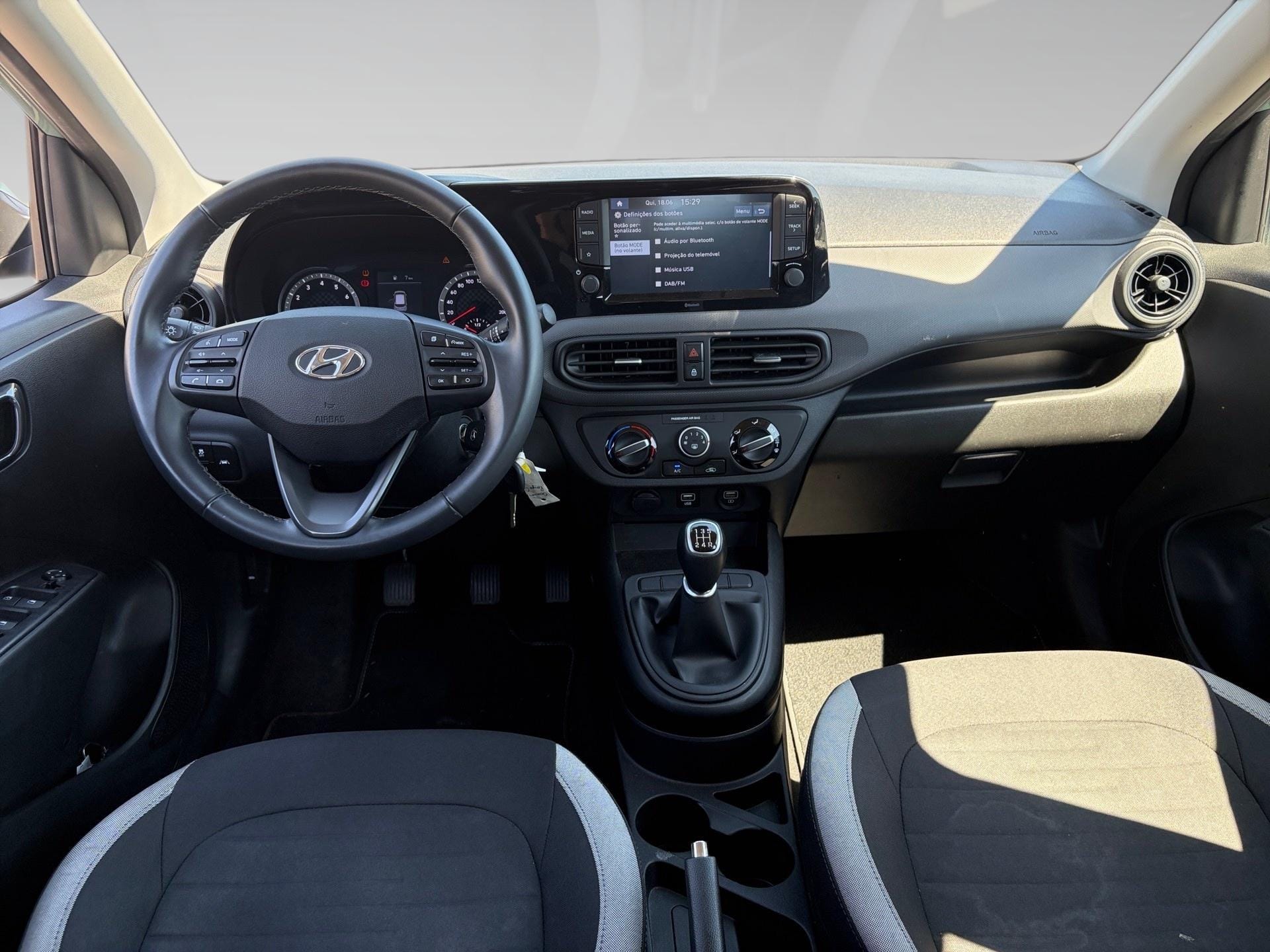 Hyundai i10 1.0 Twist AMT - Photo 3