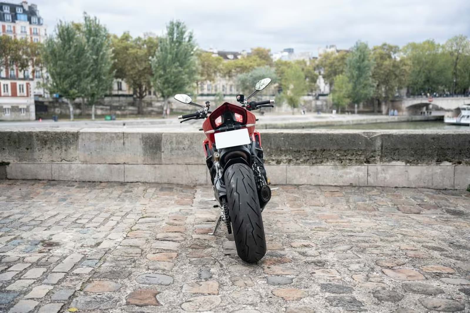 Ducati Streetfighter V2 - Photo 1