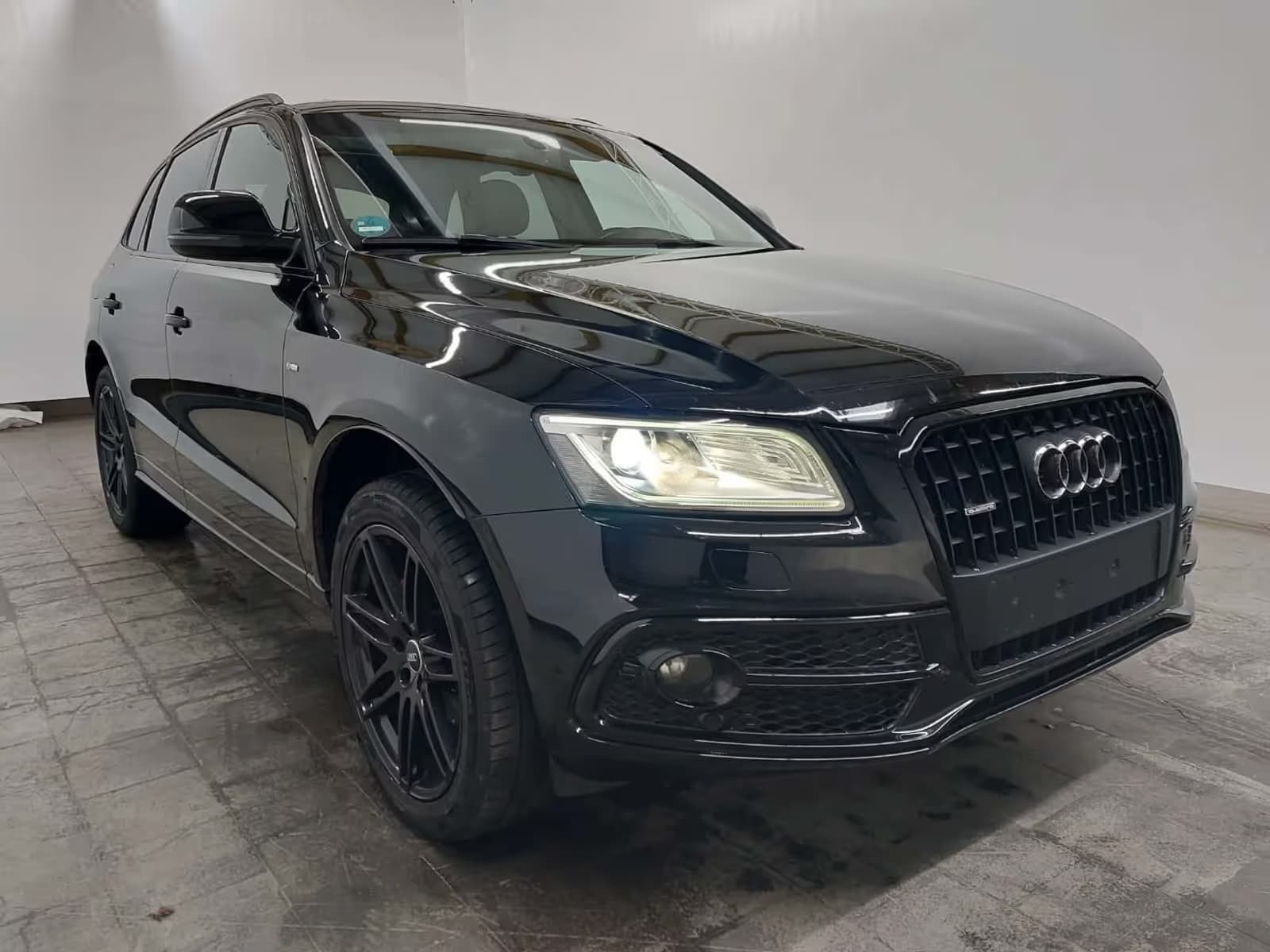 Audi Q5 - Photo 1